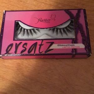 Faux lashes and lash glue
